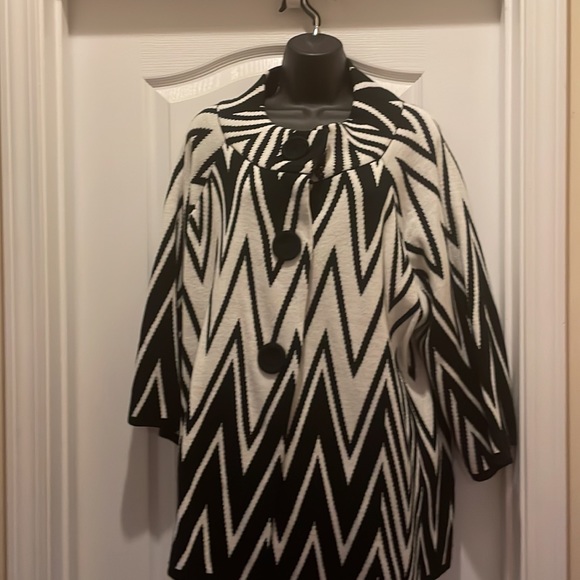 Very gently worn sweater jacket - Picture 5 of 5